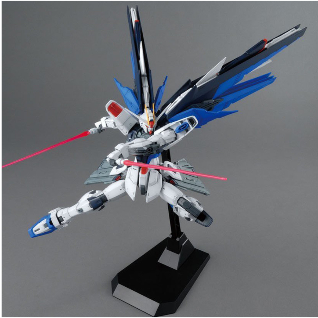 MG 1/100 FREEDOM GUNDAM VER.2.0 Gundam Model Kit Bandai   