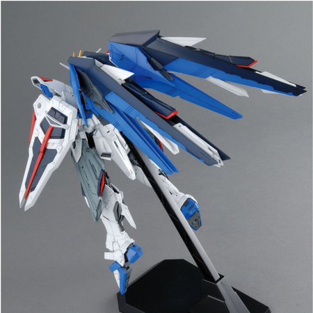 MG 1/100 FREEDOM GUNDAM VER.2.0 Gundam Model Kit Bandai   