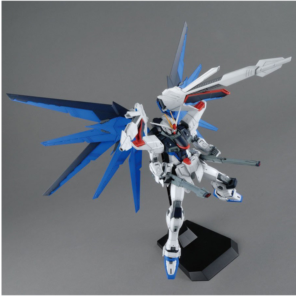 MG 1/100 FREEDOM GUNDAM VER.2.0 Gundam Model Kit Bandai   